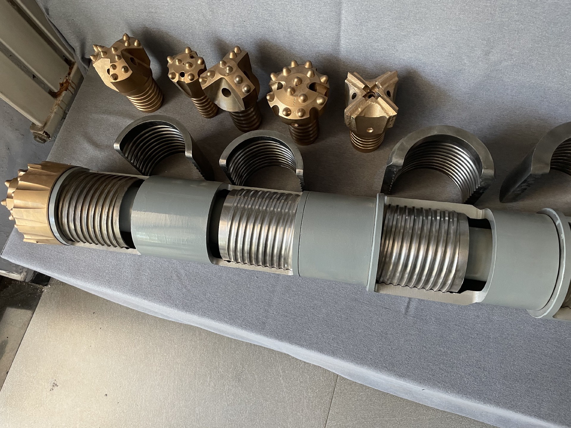Eccentric drilling tool